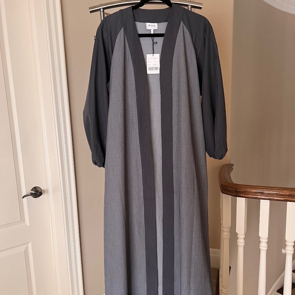 Riva Two-Tone Balloon Sleeve Open Abaya with Belt - Picture 2 of 4